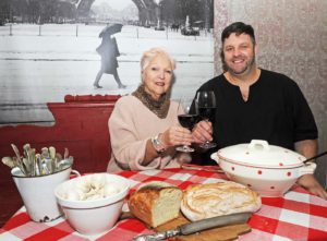 Wilna Rabe of Simondium’s Country Lodge gets a sneak preview of celebrity chef Mynhardt Joubert’s traditional French onion soup