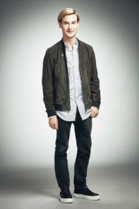 Catch ‘Hollywood Medium With Tyler Henry Season 3’ on E! DStv channel 124. Here Tyler hooks La Toya Jackson up with brother Michael Jackson! 