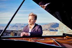 Charl du Plessis - versatile pianist: Interview