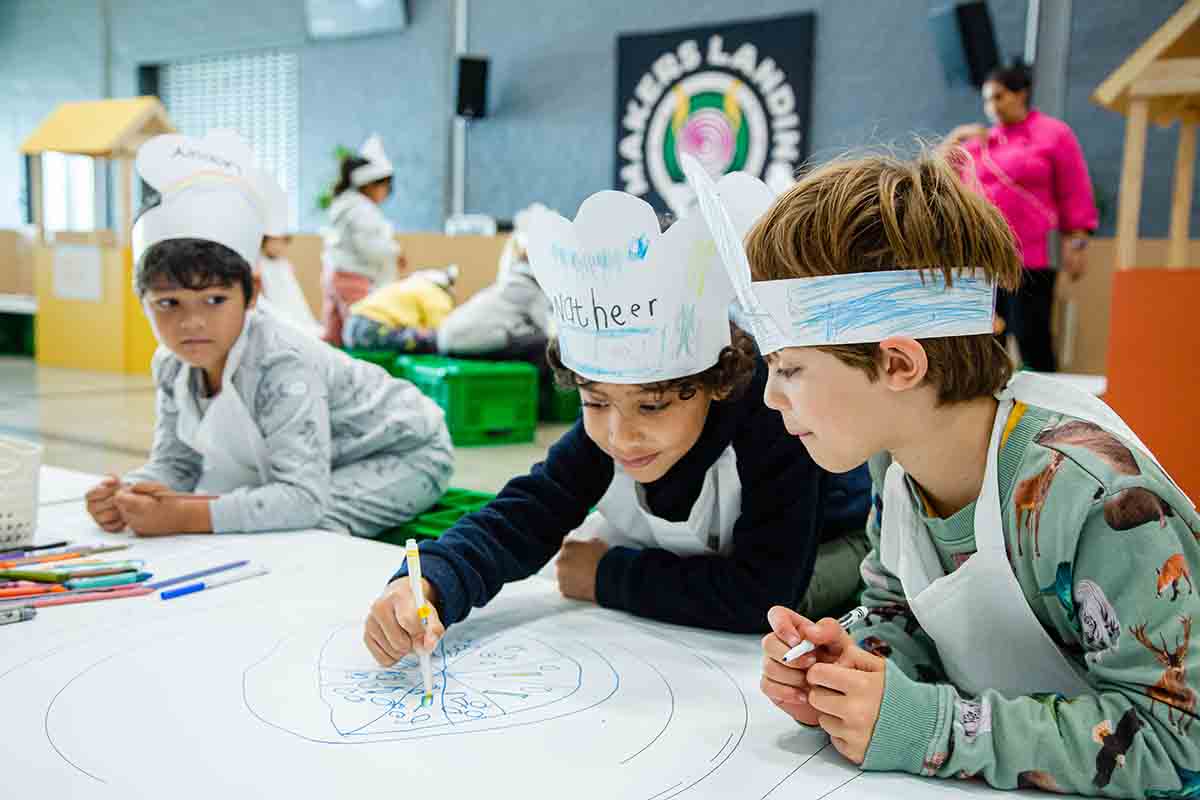 Festive season V&A Mini Makers