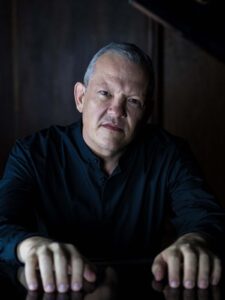 Pianist Tinus Botha CPO