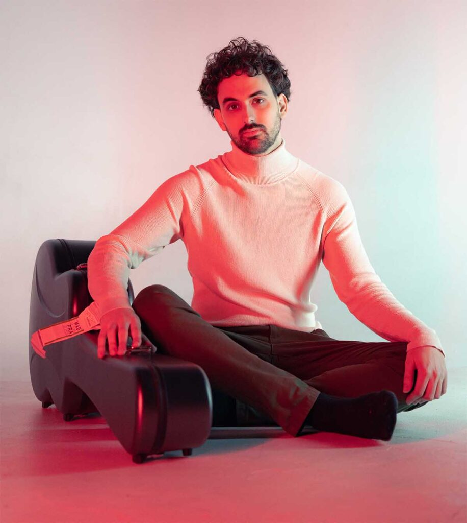 Spanish guitarist Alvaro Toscana 